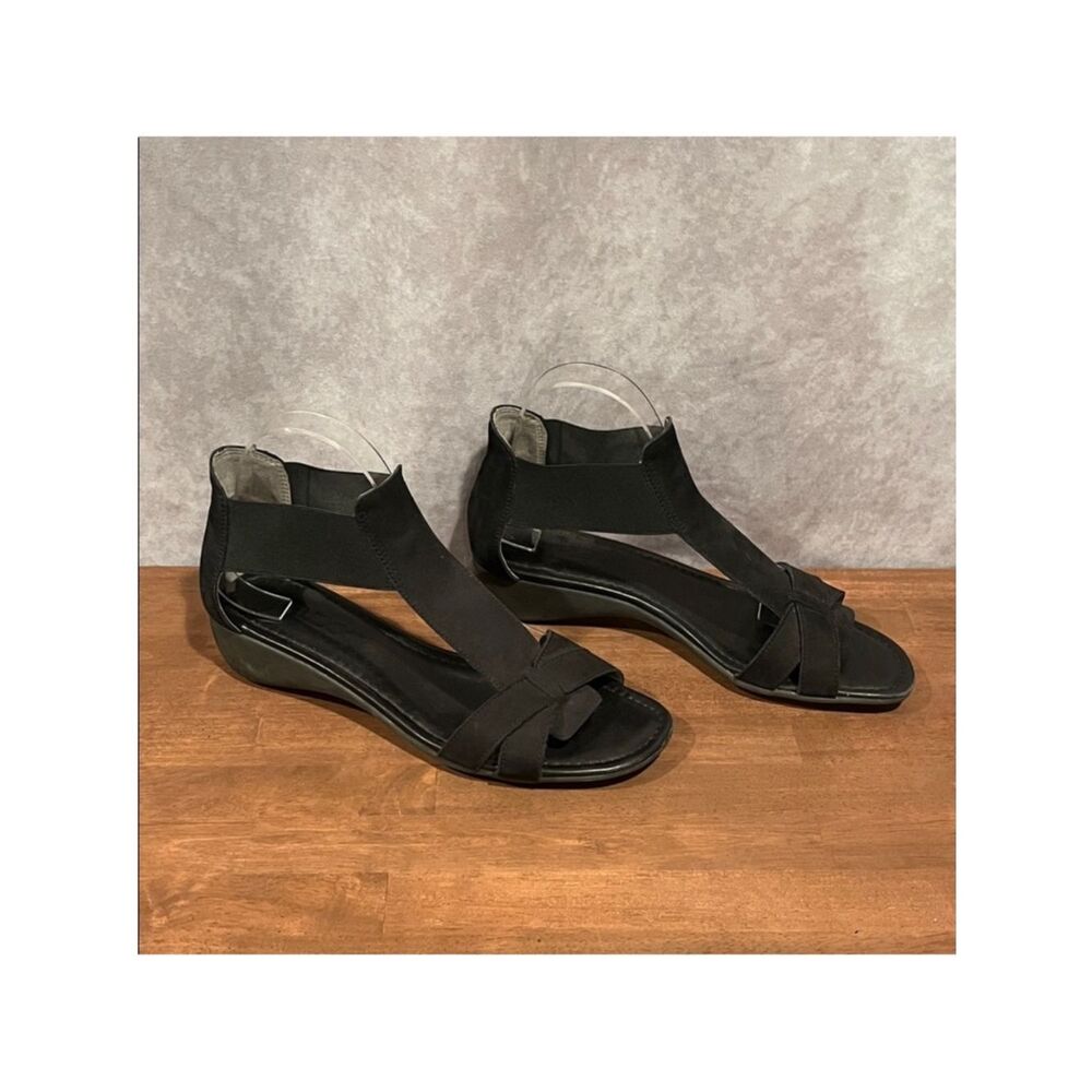 The Flexx Black Women's T-Strap Gladiator Sandals size 10